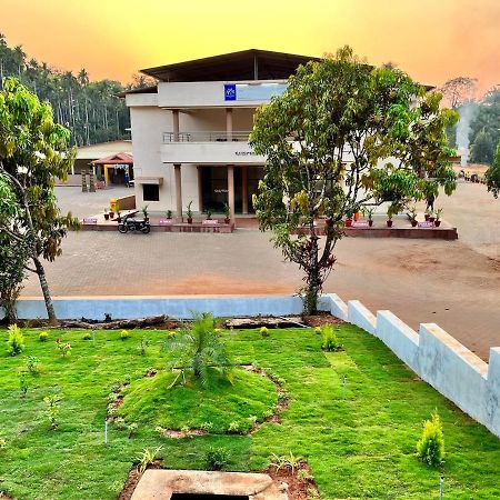 Hotel Sooryakamal Mahal Dharmastala Exterior foto